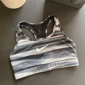 NIKE Sports Bra - S